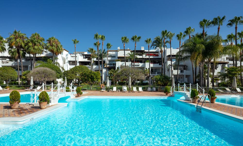 Prime location, fully renovated penthouse with partial sea views for sale in Puente Romano - Golden Mile, Marbella 31245