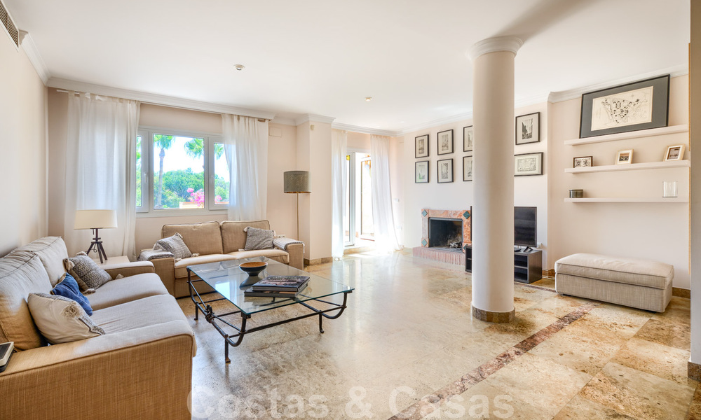 Spacious apartment with a large terrace for sale in a complex on the Golden Mile in Marbella 31340