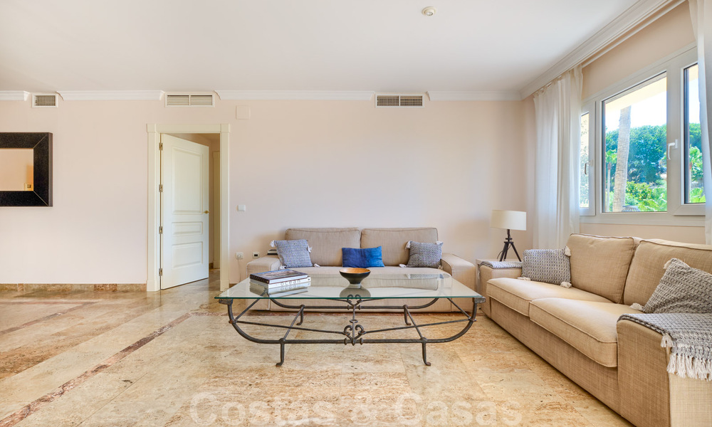 Spacious apartment with a large terrace for sale in a complex on the Golden Mile in Marbella 31342