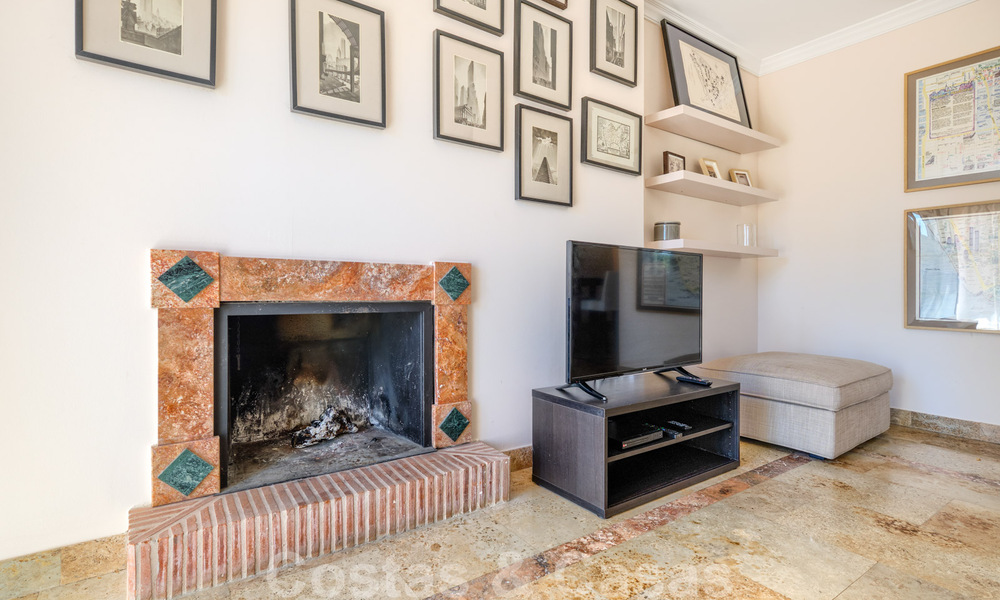Spacious apartment with a large terrace for sale in a complex on the Golden Mile in Marbella 31343