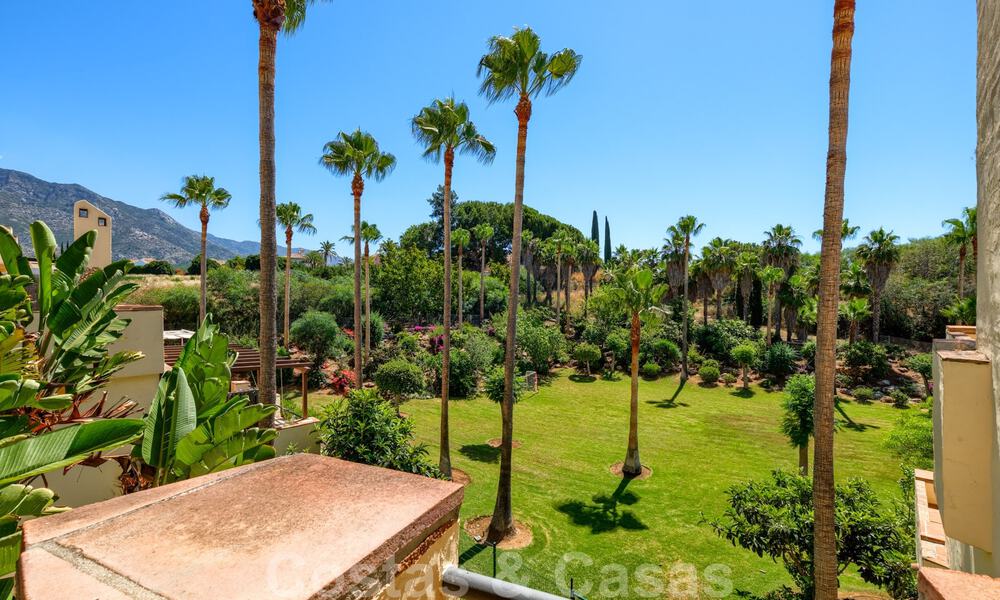Spacious apartment with a large terrace for sale in a complex on the Golden Mile in Marbella 31359