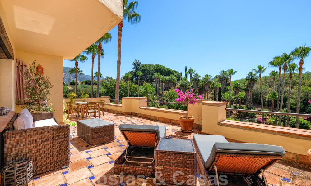 Spacious apartment with a large terrace for sale in a complex on the Golden Mile in Marbella 31360