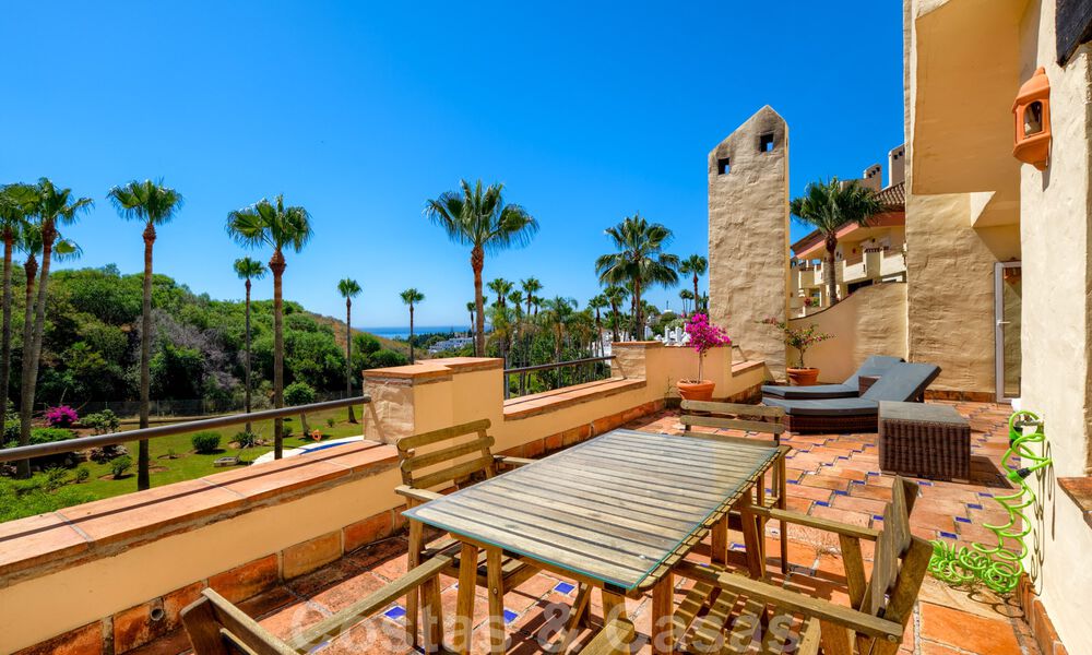 Spacious apartment with a large terrace for sale in a complex on the Golden Mile in Marbella 31362