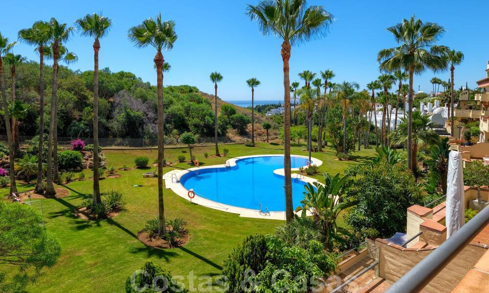 Spacious apartment with a large terrace for sale in a complex on the Golden Mile in Marbella 31363