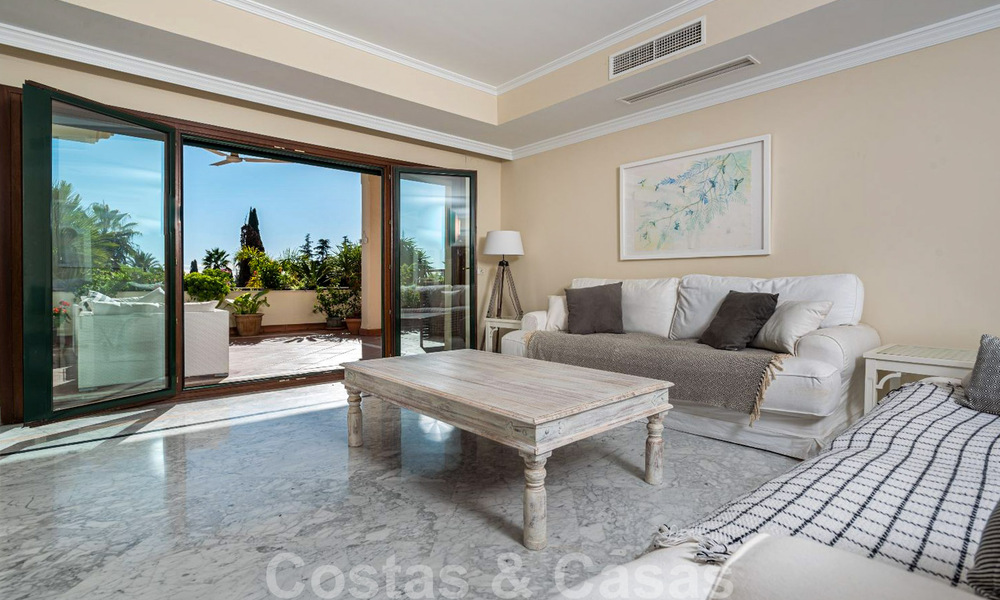 Spacious luxury flat with a large terrace in a small residence on the Golden Mile for sale in Marbella 31453