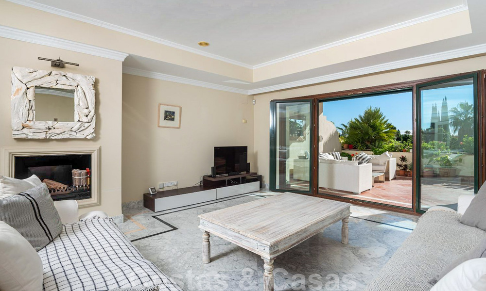 Spacious luxury flat with a large terrace in a small residence on the Golden Mile for sale in Marbella 31455