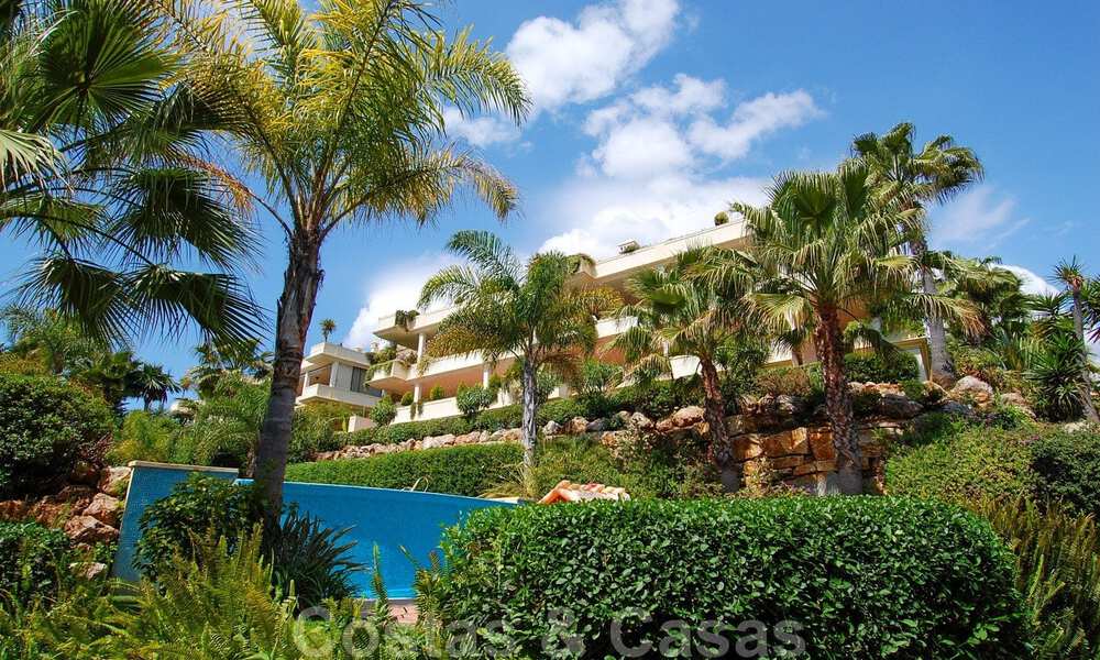 Spacious luxury flat with a large terrace in a small residence on the Golden Mile for sale in Marbella 31596