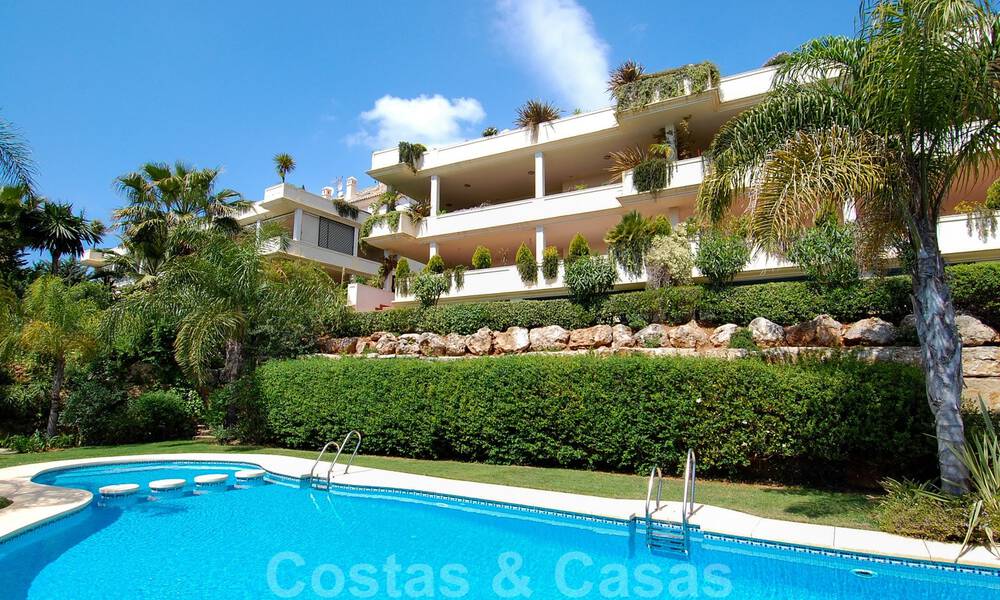 Spacious luxury flat with a large terrace in a small residence on the Golden Mile for sale in Marbella 31599