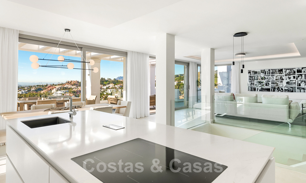Move in ready, new luxury penthouse for sale with panoramic sea views in an exclusive development in Nueva Andalucia in Marbella 31537