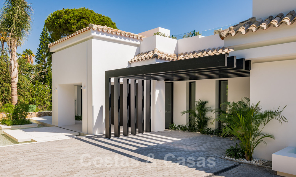 Refurbished luxury villa in contemporary style for sale, close to amenities in the golf valley of Nueva Andalucia, Marbella 31744