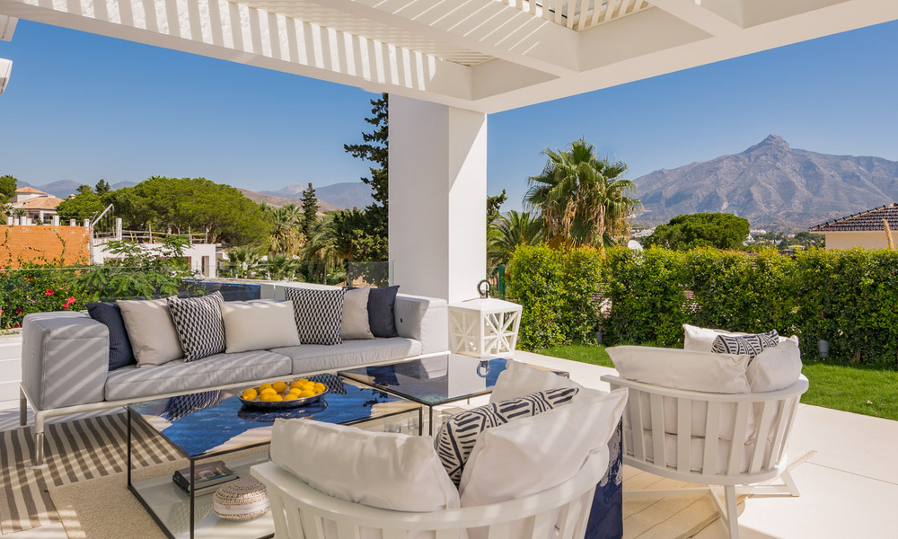 Refurbished luxury villa in contemporary style for sale, close to amenities in the golf valley of Nueva Andalucia, Marbella 31747