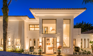 Luxurious villa for sale in a timeless style, close to amenities and the golf course on the New Golden Mile between Marbella and Estepona 31836 