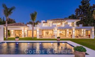 Luxurious villa for sale in a timeless style, close to amenities and the golf course on the New Golden Mile between Marbella and Estepona 31844 