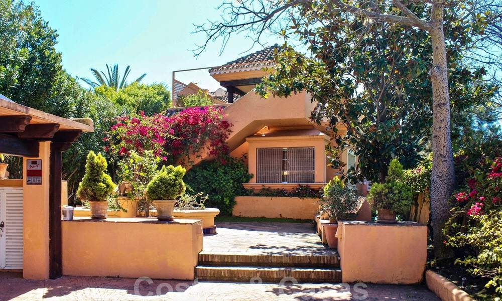Frontline golf and beach villa for sale in Marbella West with unique golf and sea views! Reduced in price. 31864