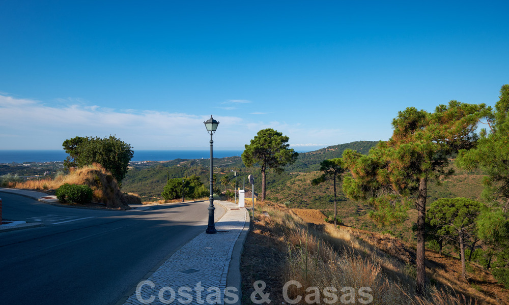 Building plots for sale with panoramic sea and mountain views on a luxury estate in Marbella - Benahavis 32268