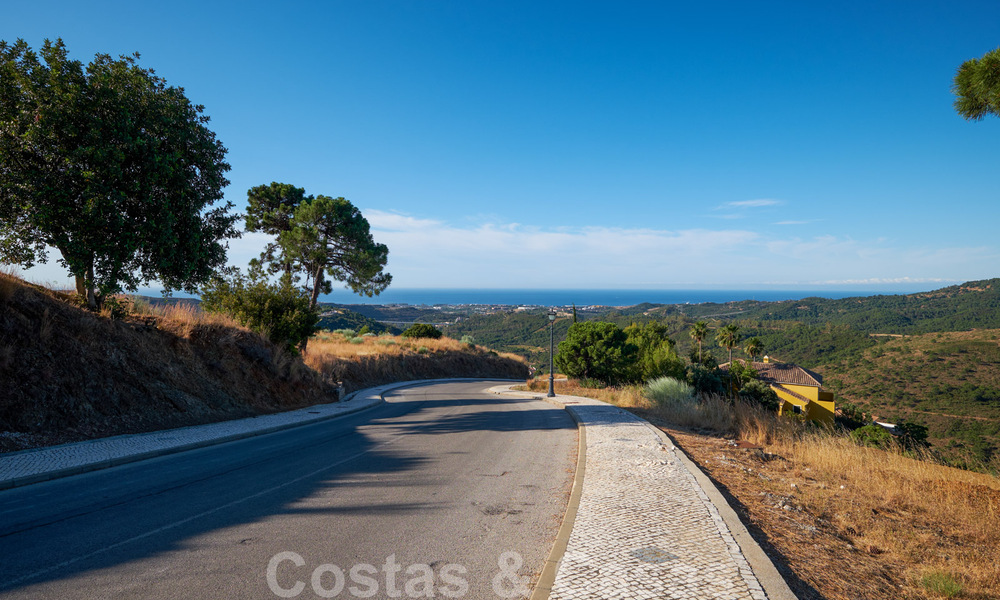 Building plots for sale with panoramic sea and mountain views on a luxury estate in Marbella - Benahavis 32271