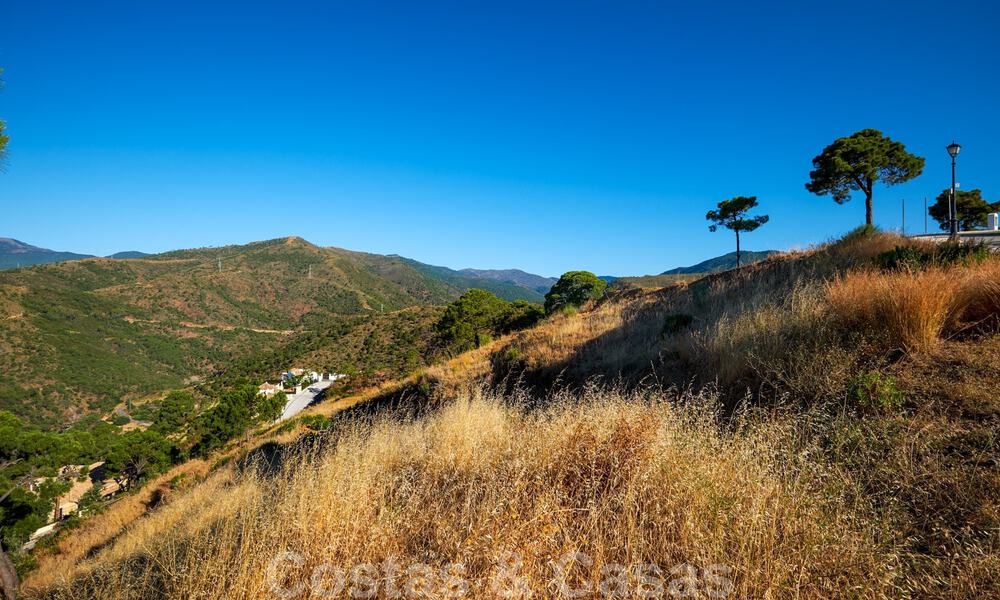 Building plots for sale with panoramic sea and mountain views on a luxury estate in Marbella - Benahavis 32280