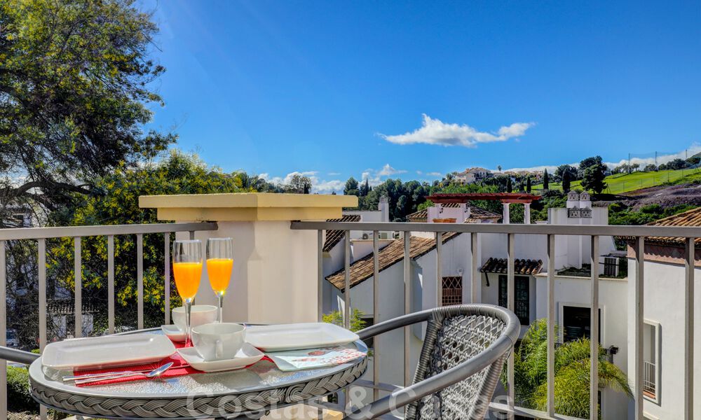 Well maintained, 3 bedroom apartment with golf views for sale in a sought-after golf complex in Benahavis - Marbella 32292