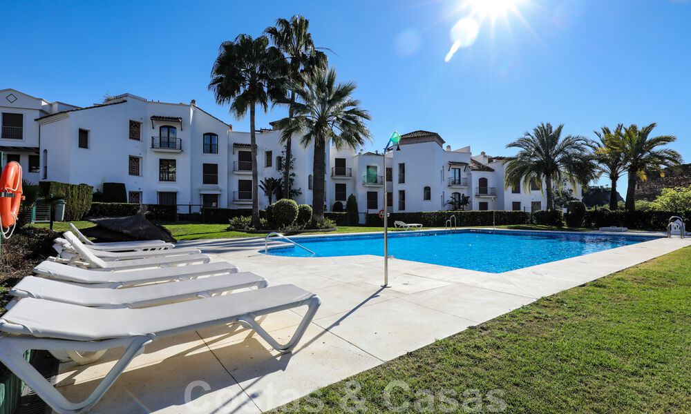 Well maintained, 3 bedroom apartment with golf views for sale in a sought-after golf complex in Benahavis - Marbella 32293