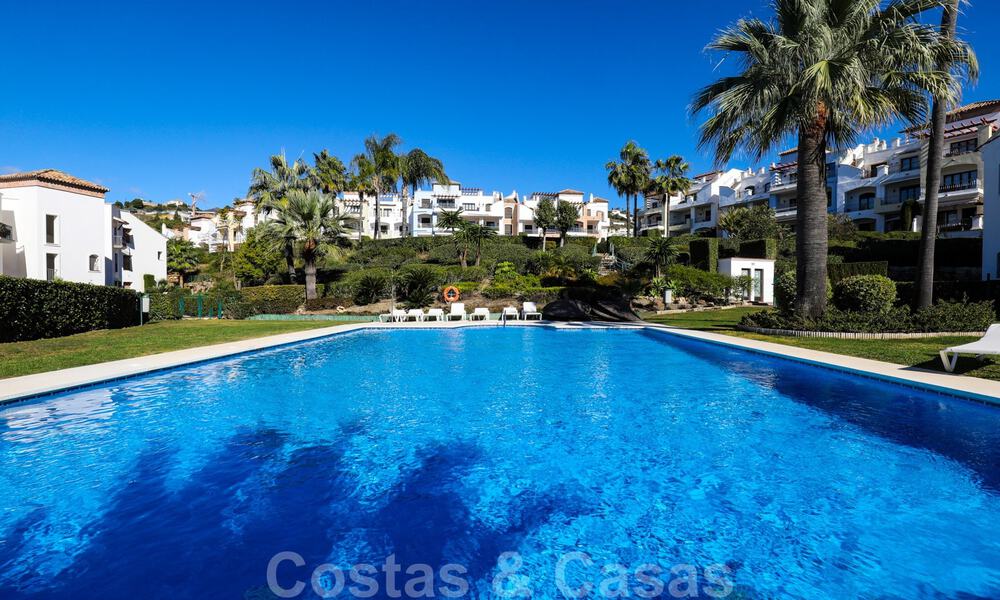 Well maintained, 3 bedroom apartment with golf views for sale in a sought-after golf complex in Benahavis - Marbella 32294
