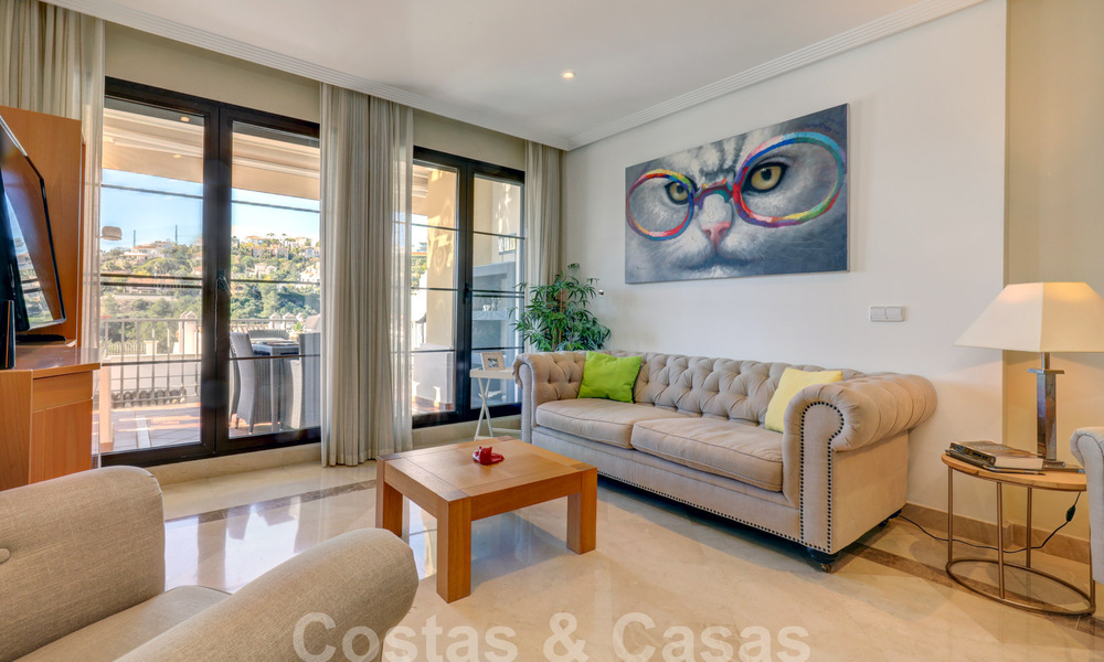 Well maintained, 3 bedroom apartment with golf views for sale in a sought-after golf complex in Benahavis - Marbella 32309