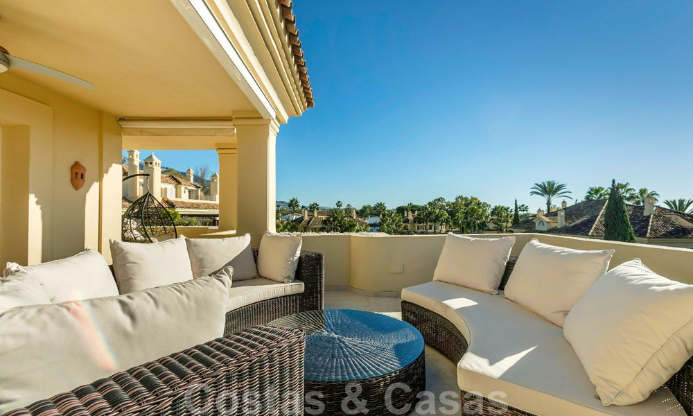 Spacious luxury penthouse with panoramic views for sale on a golf course in Nueva Andalucia, Marbella 32084