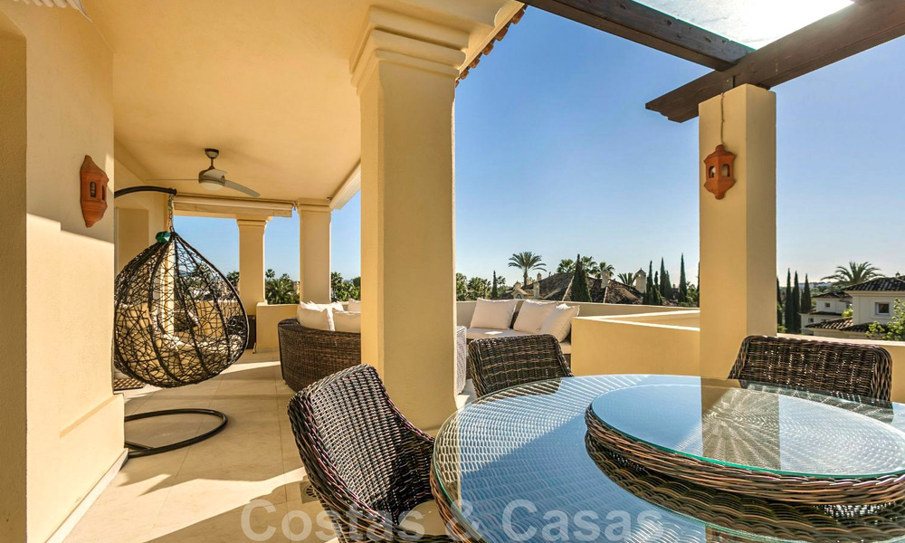 Spacious luxury penthouse with panoramic views for sale on a golf course in Nueva Andalucia, Marbella 32086