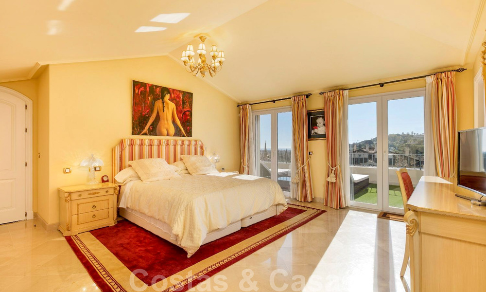 Spacious luxury penthouse with panoramic views for sale on a golf course in Nueva Andalucia, Marbella 32090