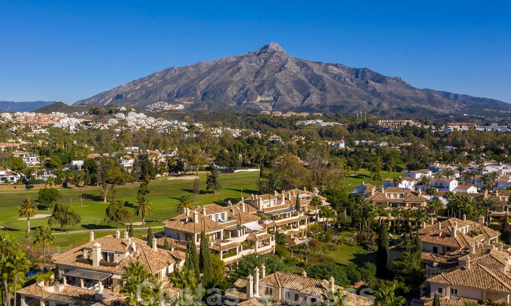 Spacious luxury penthouse with panoramic views for sale on a golf course in Nueva Andalucia, Marbella 32092