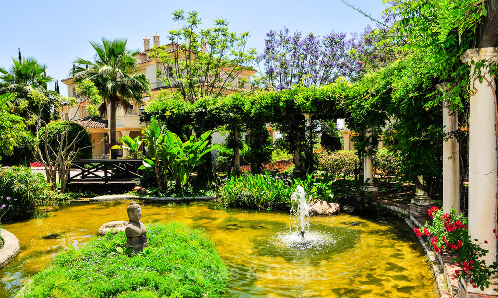 Spacious luxury penthouse with panoramic views for sale on a golf course in Nueva Andalucia, Marbella 32103