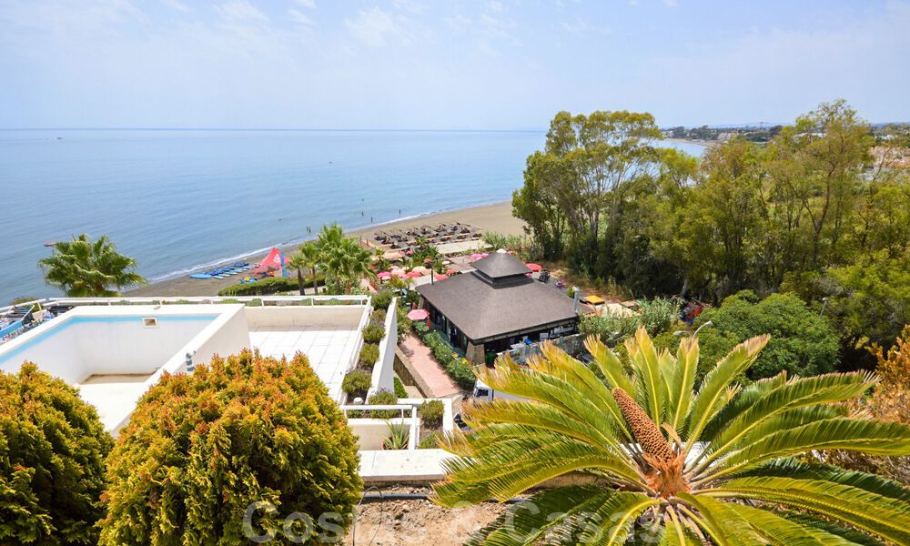 Frontline beach penthouse apartment for sale with private pool on the New Golden Mile, between Marbella and Estepona 32176