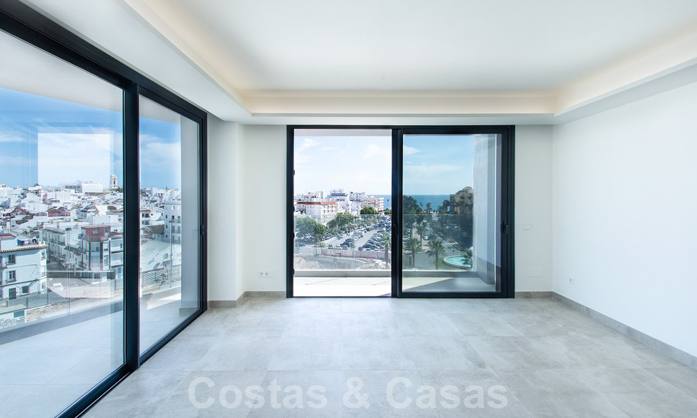 Elegant modern apartment with sea- and city views for sale in the centre of Estepona 32246