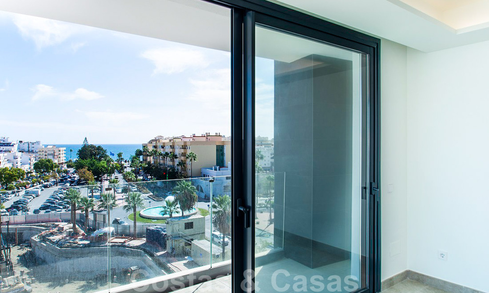 Elegant modern apartment with sea- and city views for sale in the centre of Estepona 32248