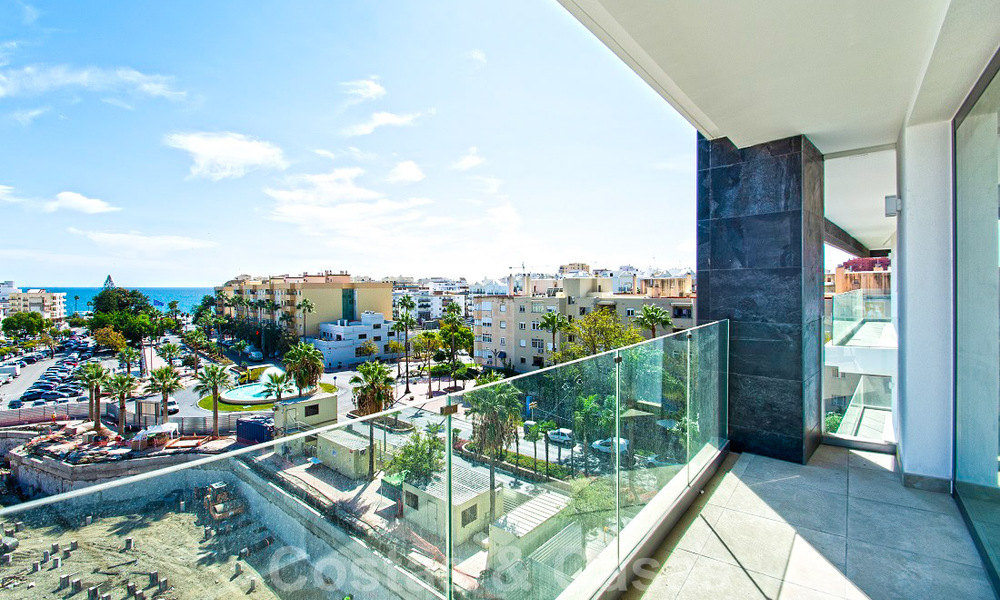 Elegant modern apartment with sea- and city views for sale in the centre of Estepona 32250