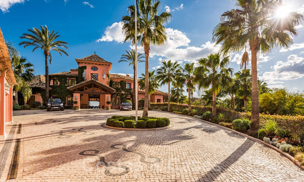 Elegant, Mediterranean style estate with sea views for sale in Benahavis - Marbella 32342