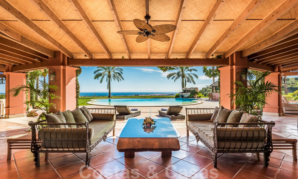 Elegant, Mediterranean style estate with sea views for sale in Benahavis - Marbella 32349