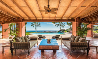 Elegant, Mediterranean style estate with sea views for sale in Benahavis - Marbella 32349 