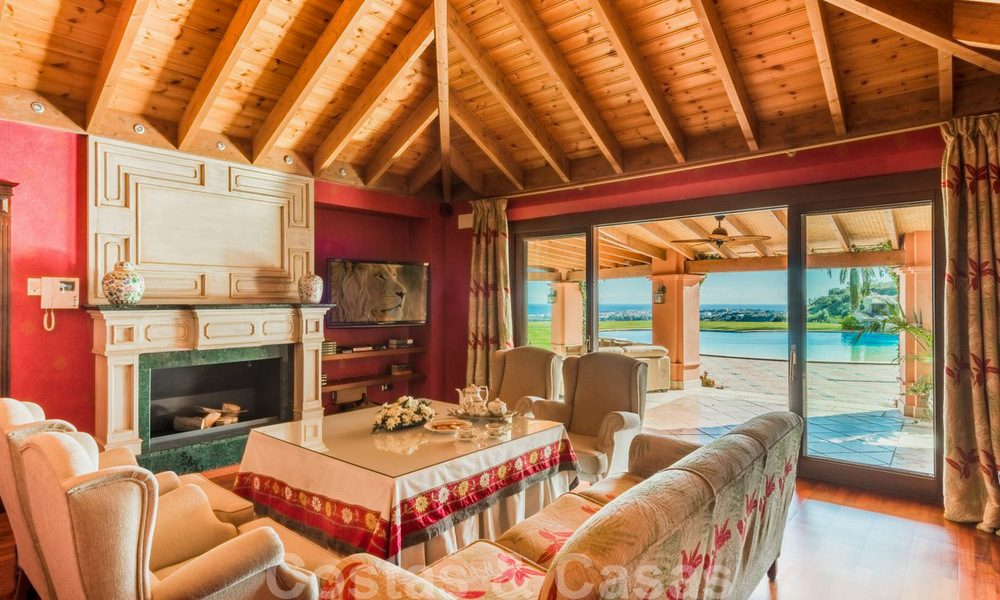Elegant, Mediterranean style estate with sea views for sale in Benahavis - Marbella 32351