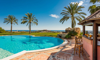 Elegant, Mediterranean style estate with sea views for sale in Benahavis - Marbella 32353 