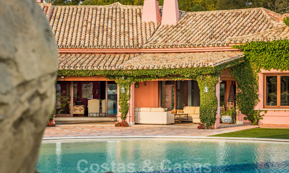 Elegant, Mediterranean style estate with sea views for sale in Benahavis - Marbella 32355