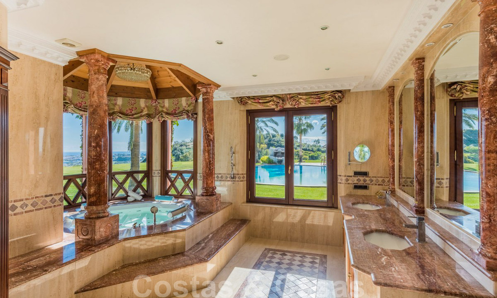 Elegant, Mediterranean style estate with sea views for sale in Benahavis - Marbella 32358