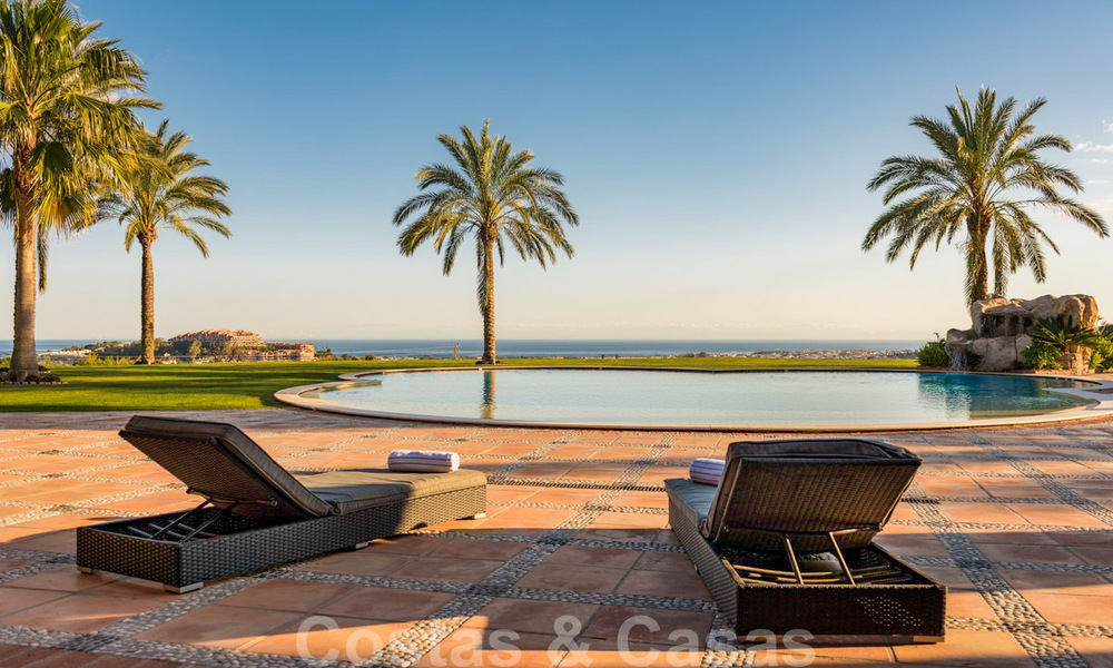 Elegant, Mediterranean style estate with sea views for sale in Benahavis - Marbella 32362
