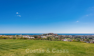 Elegant, Mediterranean style estate with sea views for sale in Benahavis - Marbella 32364 
