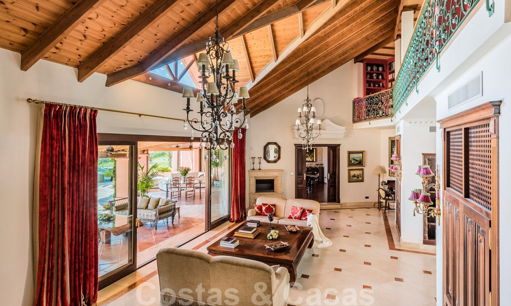 Elegant, Mediterranean style estate with sea views for sale in Benahavis - Marbella 32370