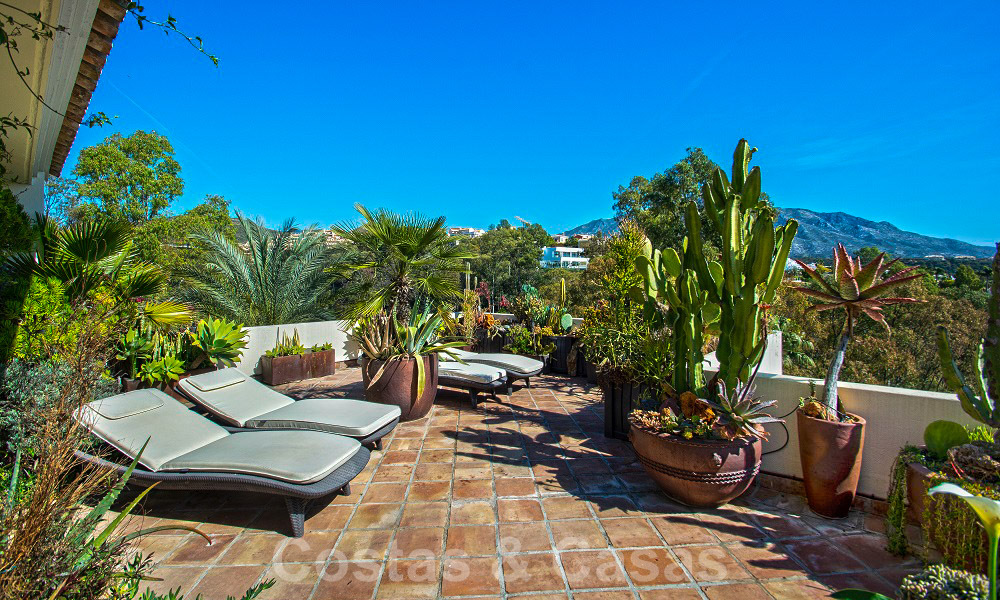 Gorgeous south facing penthouse with stunning sea- and mountain views for sale in the Golf Valley of Nueva Andalucia, Marbella 32442