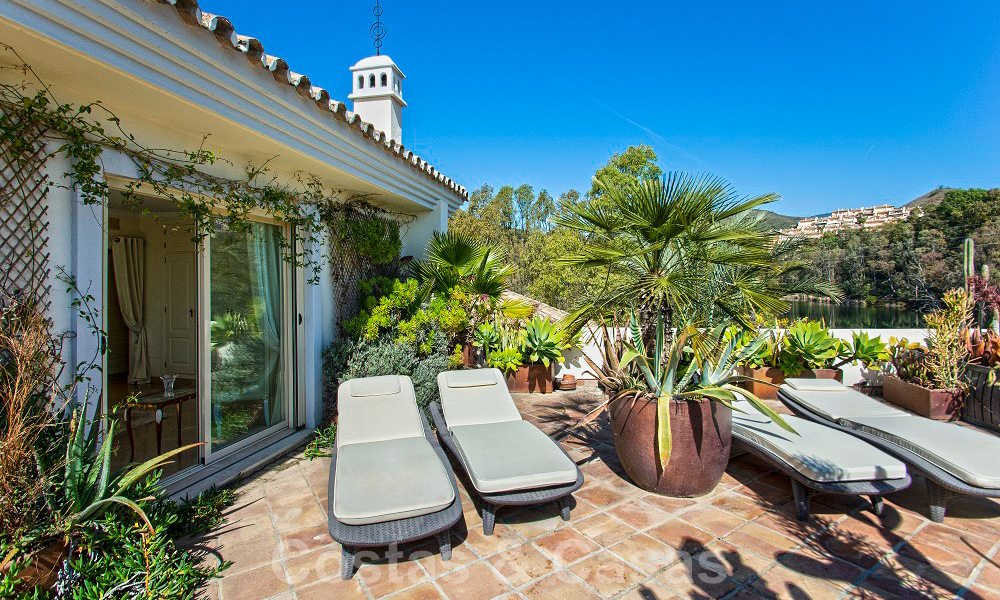 Gorgeous south facing penthouse with stunning sea- and mountain views for sale in the Golf Valley of Nueva Andalucia, Marbella 32443