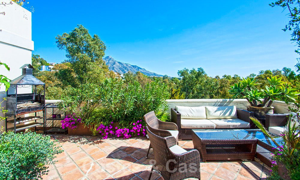 Gorgeous south facing penthouse with stunning sea- and mountain views for sale in the Golf Valley of Nueva Andalucia, Marbella 32462