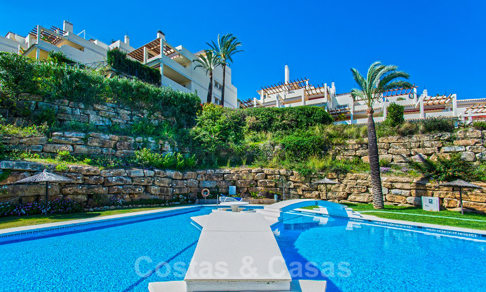 Gorgeous south facing penthouse with stunning sea- and mountain views for sale in the Golf Valley of Nueva Andalucia, Marbella 32469