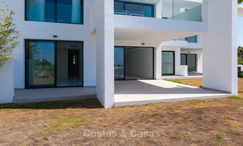 Modern 3-bedroom apartment for sale with partial sea view in a front-line golf complex in Benahavis - Marbella 32542