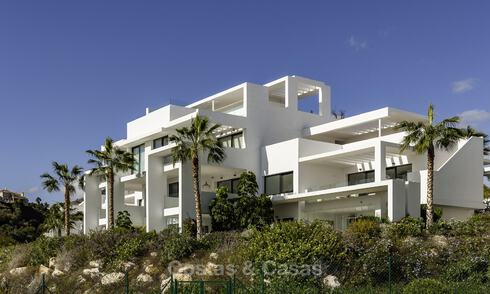 Modern 3-bedroom apartment for sale with partial sea view in a front-line golf complex in Benahavis - Marbella 32558